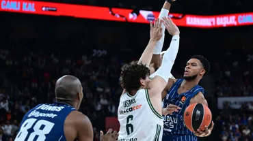 Anadolu Efes, Ergin Ataman'ın Panathinaikos'una kaybetti