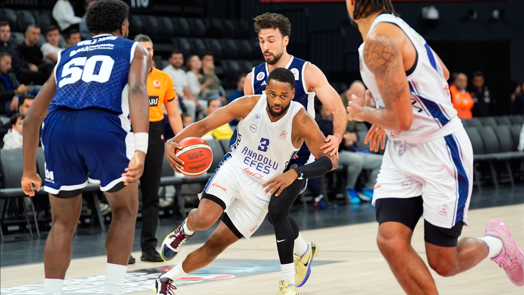 Anadolu Efes evinde kaybetti, bu sezon ilki yaşadı