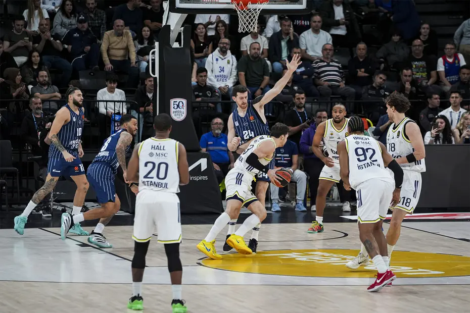 EuroLeague'de Türk derbisi: Nefes kesen maçta kazanan Fenerbahçe Beko - 2