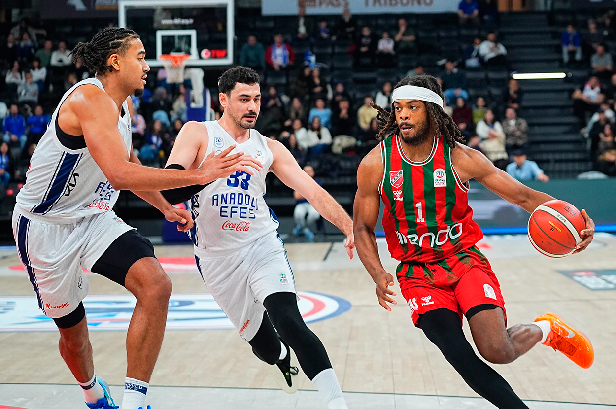 Anadolu Efes, Karşıyaka'yı farklı yendi