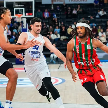 Anadolu Efes, Karşıyaka'yı farklı yendi