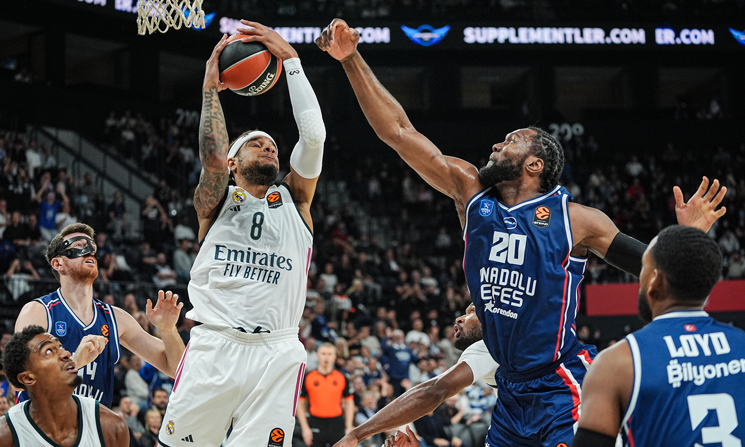 Anadolu Efes, evinde Real Madrid'i 94-84 mağlup etti