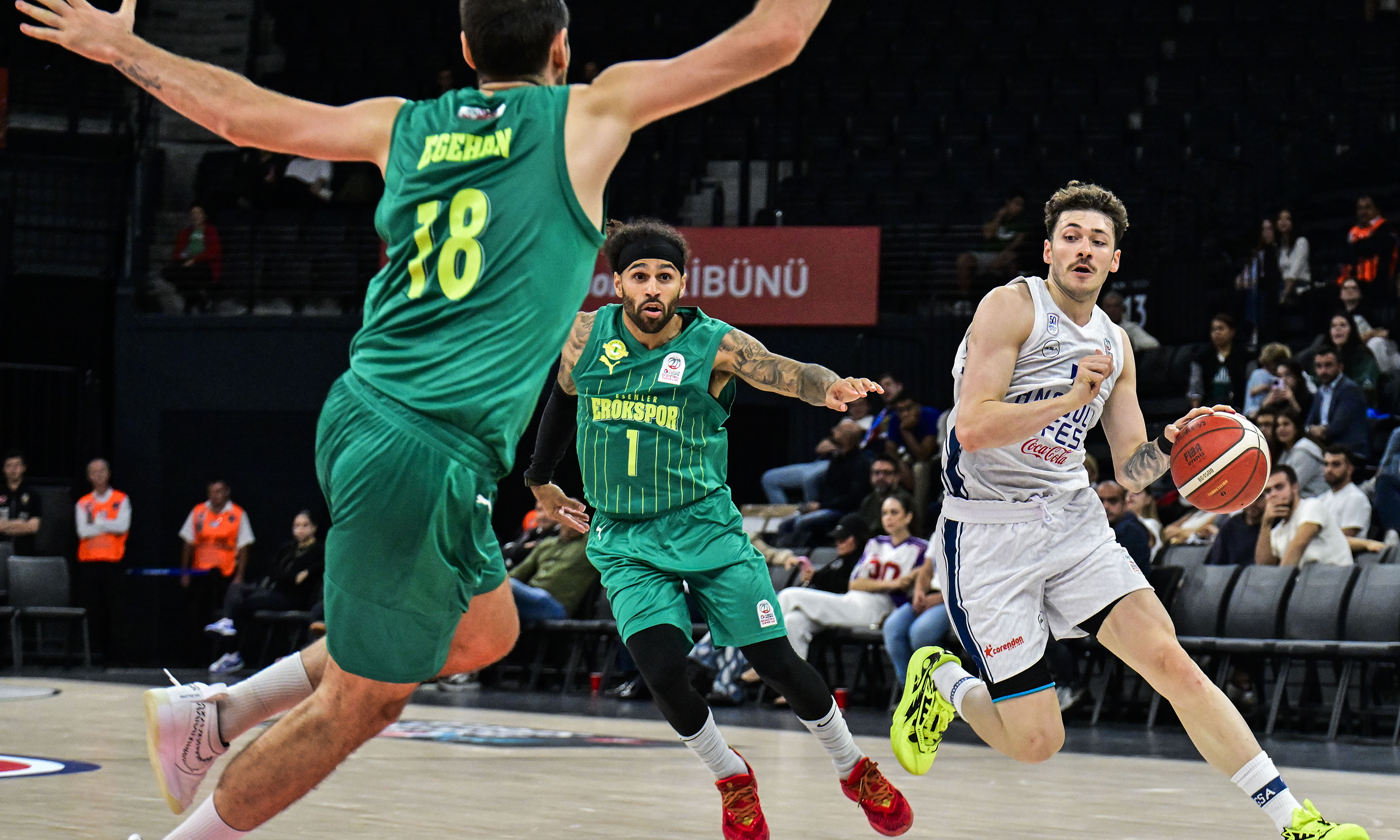 Anadolu Efes yeni sezona galibiyetle başladı