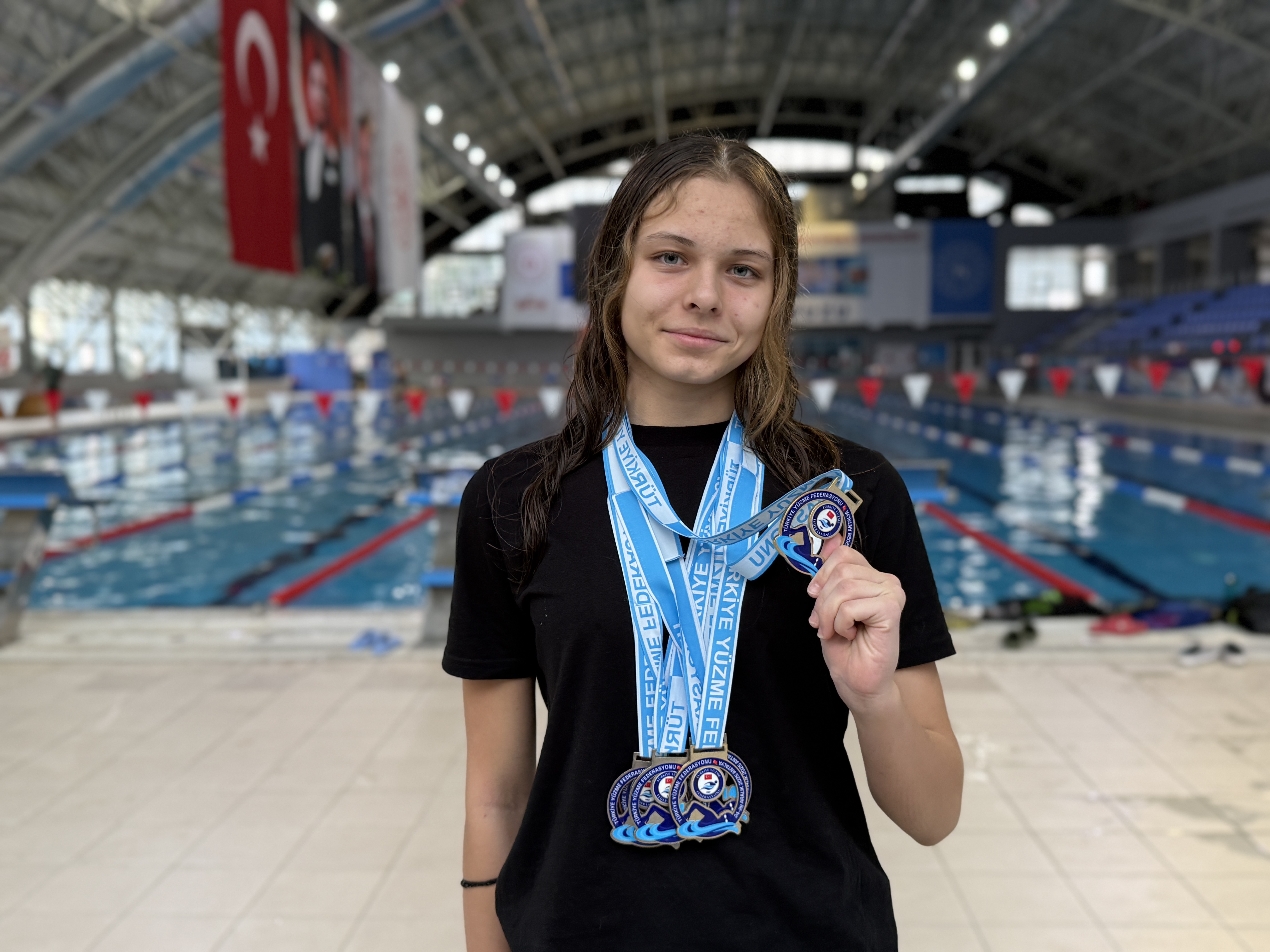 Milli yüzücü Derin Anbarlı, Avusturya'da kürsüyü hedefliyor