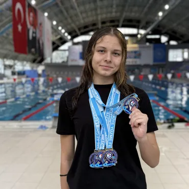 Milli yüzücü Derin Anbarlı, Avusturya'da kürsüyü hedefliyor