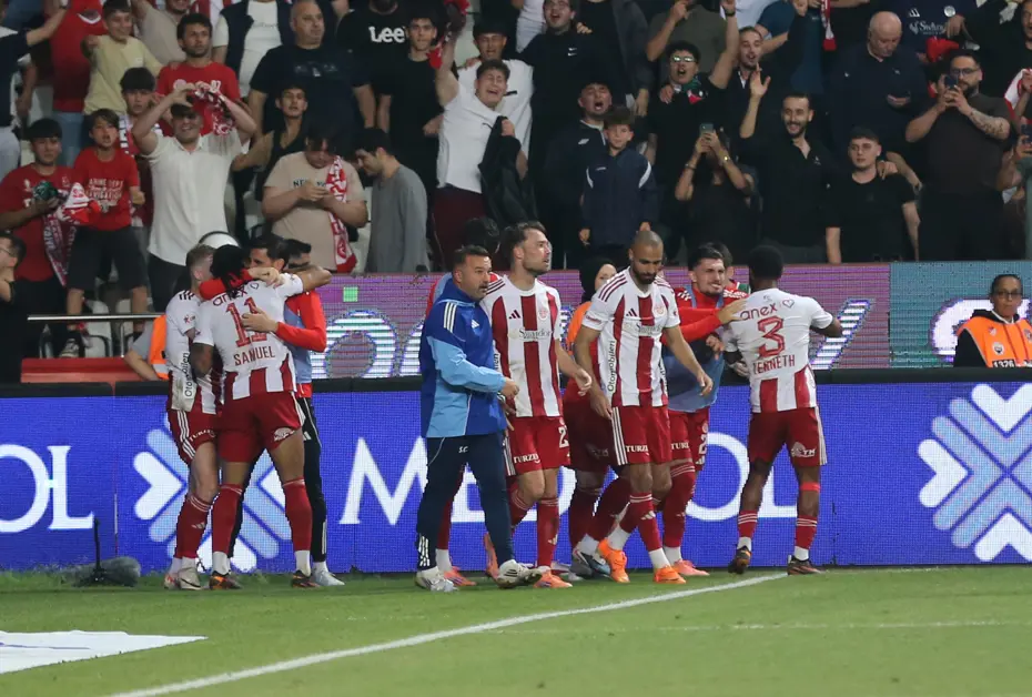 Trendyol Süper Lig'de küme düşen son takım belli oldu - 4