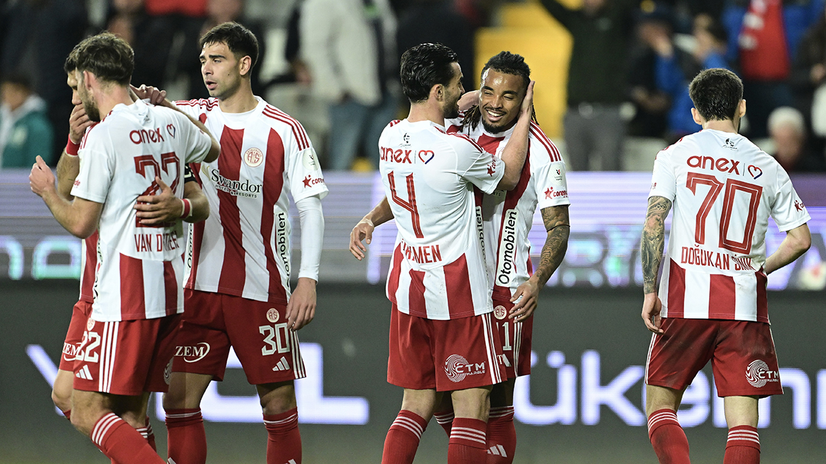 Samsunspor'a bir darbe de Antalyaspor'dan