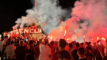 Antalyaspor'un yeni yönetimi taraftarla yürüyüş gerçekleştirdi