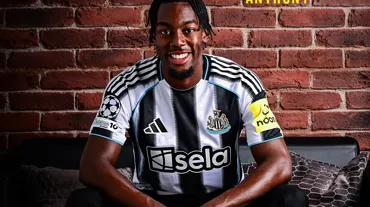 Newcastle United, Elanga'yı transfer etti