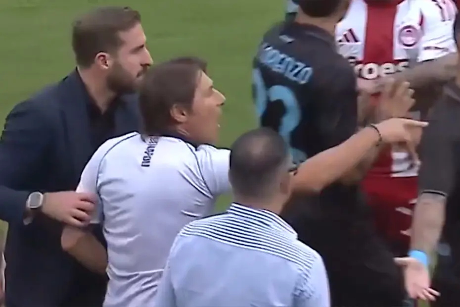 Hazırlık maçında Antonio Conte'nin çıldırdığı anlar: Sahaya daldı ve Süper Lig'in eski yıldızının üzerine yürüdü - 5