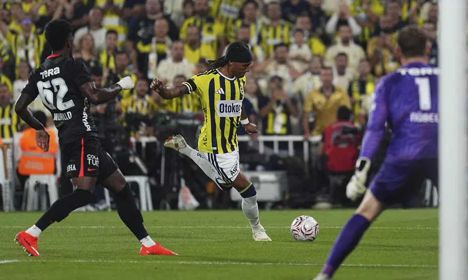 Beşiktaş ve Salih Özcan'dan maç sonu Archie Brown'a gönderme - 3