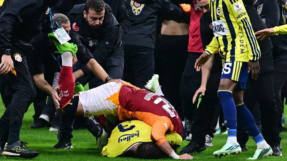 Kavga sonrası Archie Brown ve Abdülkerim Bardakcı'dan anında olay açıklama geldi - 2 Kavga sonrası Archie Brown ve Abdülkerim Bardakcı'dan anında olay açıklama geldi - 2