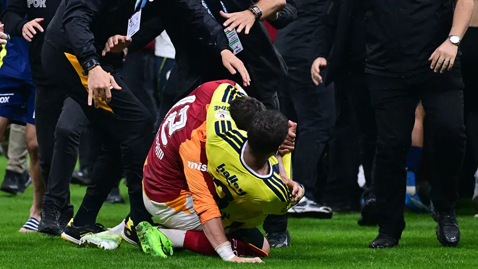 Kavga sonrası Archie Brown ve Abdülkerim Bardakcı'dan anında olay açıklama geldi - 6 Kavga sonrası Archie Brown ve Abdülkerim Bardakcı'dan anında olay açıklama geldi - 6
