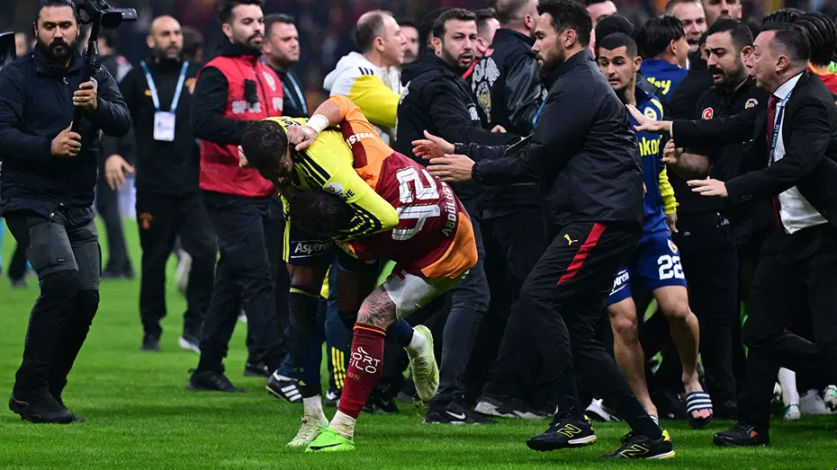 Kavga sonrası Archie Brown ve Abdülkerim Bardakcı'dan anında olay açıklama geldi - 3 Kavga sonrası Archie Brown ve Abdülkerim Bardakcı'dan anında olay açıklama geldi - 3