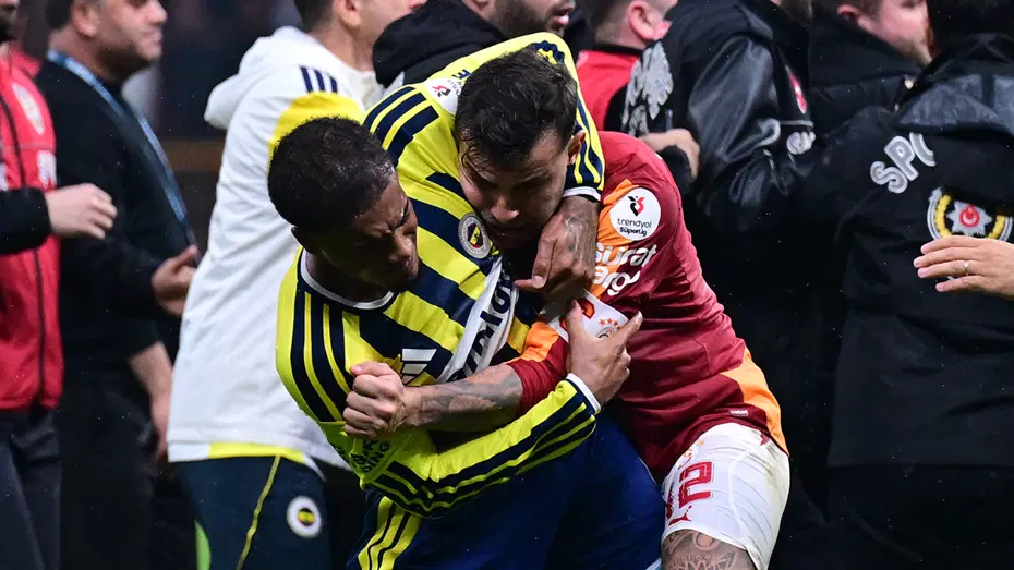 Kavga sonrası Archie Brown ve Abdülkerim Bardakcı'dan anında olay açıklama geldi - 7 Kavga sonrası Archie Brown ve Abdülkerim Bardakcı'dan anında olay açıklama geldi - 7
