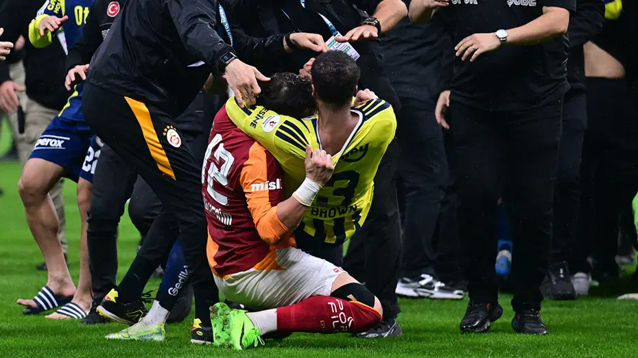 Kavga sonrası Archie Brown ve Abdülkerim Bardakcı'dan anında olay açıklama geldi - 4 Kavga sonrası Archie Brown ve Abdülkerim Bardakcı'dan anında olay açıklama geldi - 4