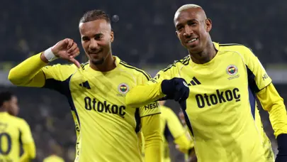 Fenerbahçe'de 2 yıldız maça devam edemedi Fenerbahçe'de 2 yıldız maça devam edemedi