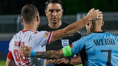 Arda Kardeşler'in yönettiği Şampiyonlar Ligi maçında ne olduysa 15 dakikada oldu