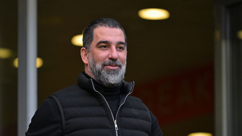 Arda Turan üst üste 2 derbi öncesi liderliği geri aldı, 18 yıl önceki Türkiye maçıyla uyardı