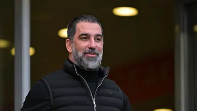 Arda Turan üst üste 2 derbi öncesi liderliği geri aldı, 18 yıl önceki Türkiye maçıyla uyardı