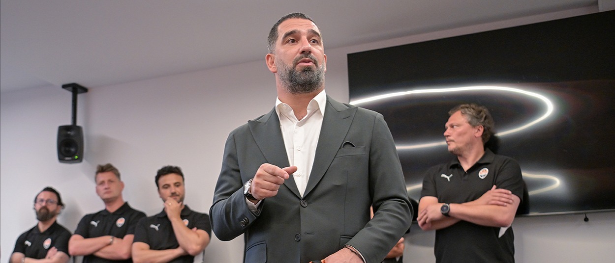Arda Turan'dan Ukrayna'da 'Hoş Geldin' Deme Şekli: Rakibe Laf Sokma Partisi!