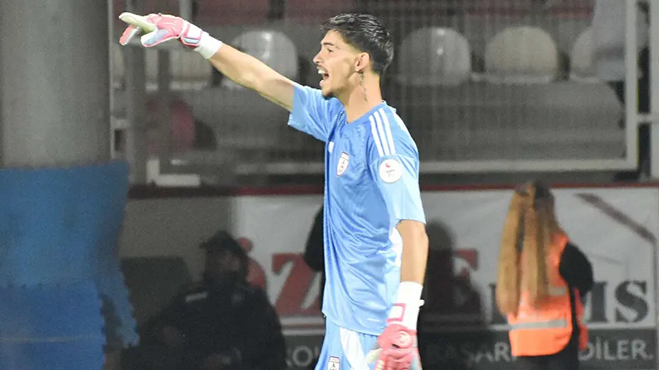 Penaltı canavarı kaleci, 750 bin euroya Süper Lig'e transfer oldu - 2 Penaltı canavarı kaleci, 750 bin euroya Süper Lig'e transfer oldu - 2