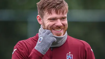 Uğurcan Çakır'ın rekoru tarihe gömülüyor! Batagov, Trabzonspor'a görülmemiş bonservis kazandırıyor Uğurcan Çakır'ın rekoru tarihe gömülüyor! Batagov, Trabzonspor'a görülmemiş bonservis kazandırıyor