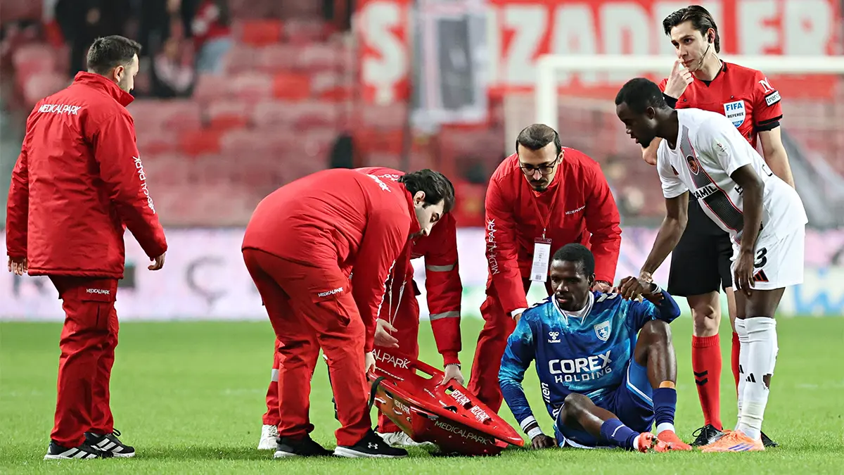 Samsunspor'da Fenerbahçe maçı öncesi sakatlık depremi! Yan bağlarda yaralanma tespit edildi