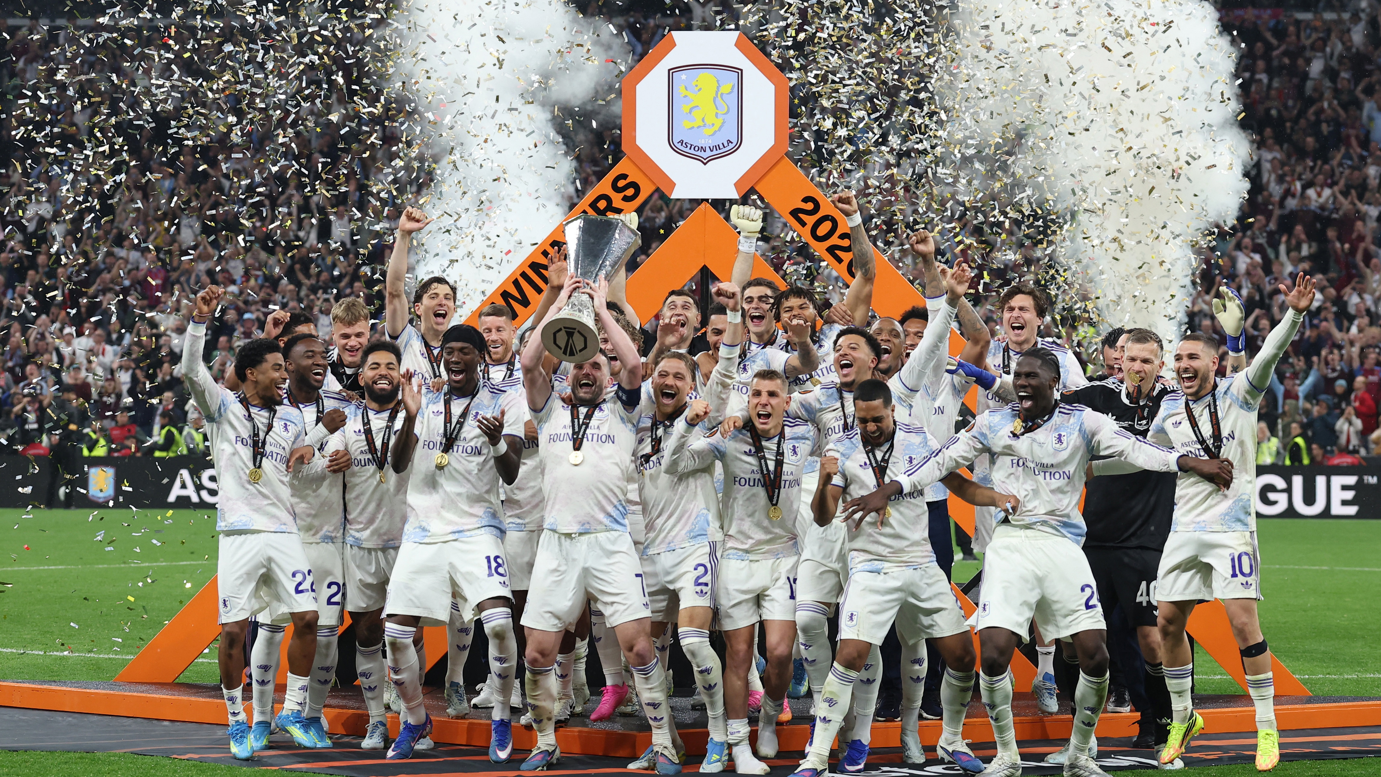 İstanbul'da mutlu sona ulaşan Aston Villa, 43 yıl sonra bir ilki başardı