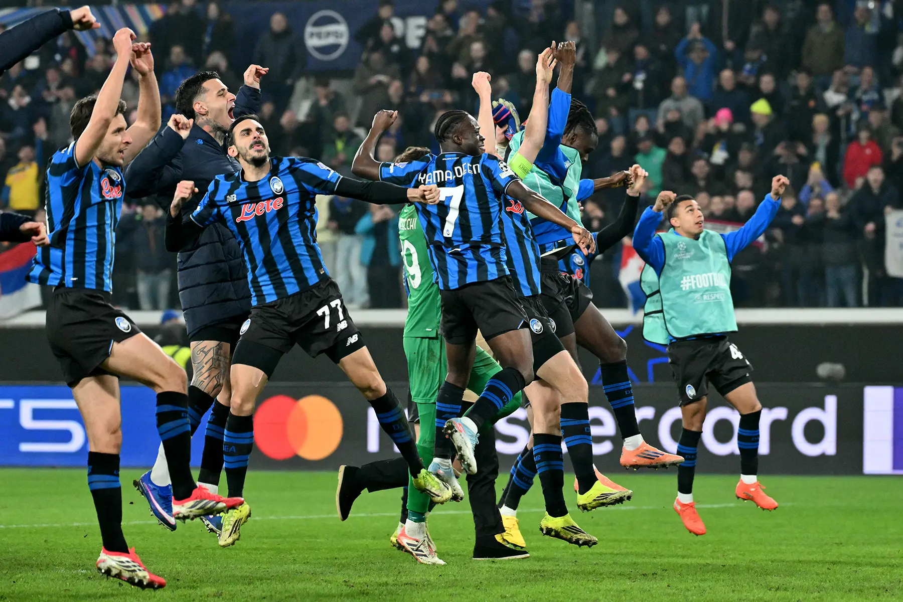 Şampiyonlar Ligi'nde tarihi geri dönüş! Atalanta son 16'da: 5 gol ve 2 kırmızı kart