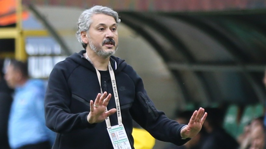 Eyüpspor Hocasından 'Bilgi Yok, Zafer Çok' Açıklaması: 'Oyuncular Kalır mı Gider mi, Vallahi Ben de Bilmiyorum Ama Sağ Olsunlar!'