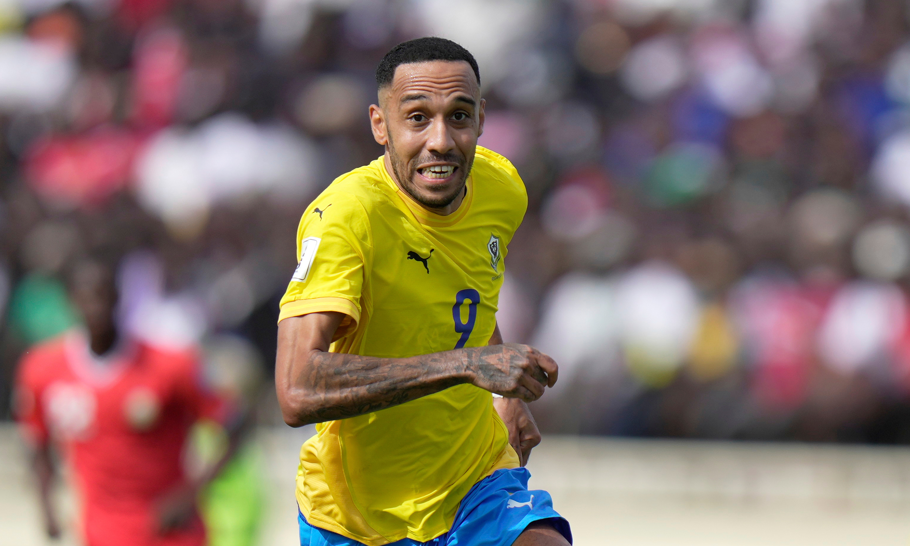 Aubameyang'dan çılgın maç: 4 gol atıp kırmızı kart gördü