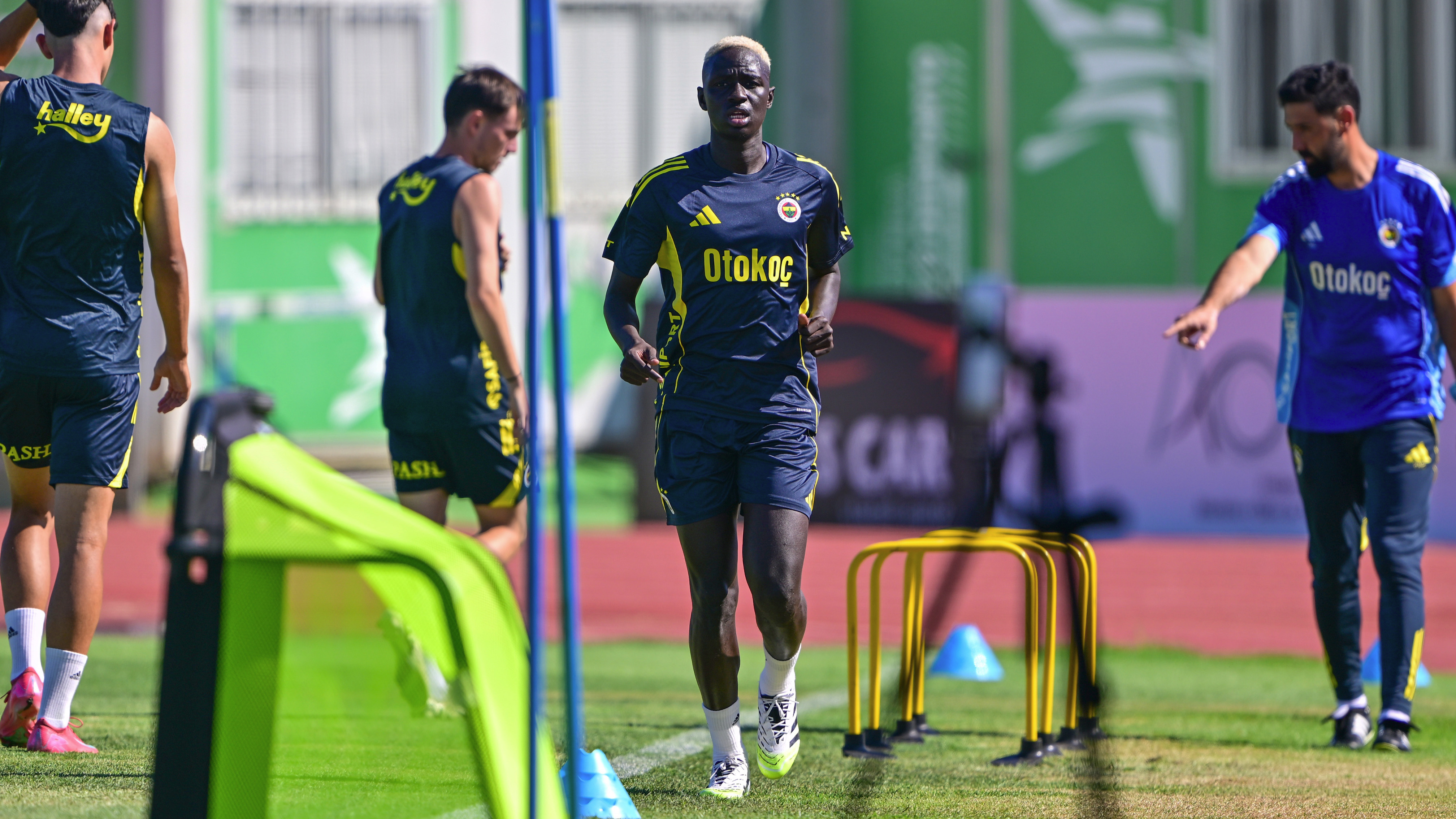 Fenerbahçe'de yeni transfer antrenmana katıldı