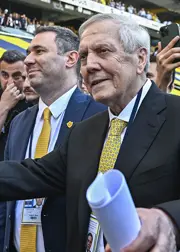 Fenerbahçe'ye sürpriz stoper hamlesiFenerbahçe'ye sürpriz stoper hamlesi