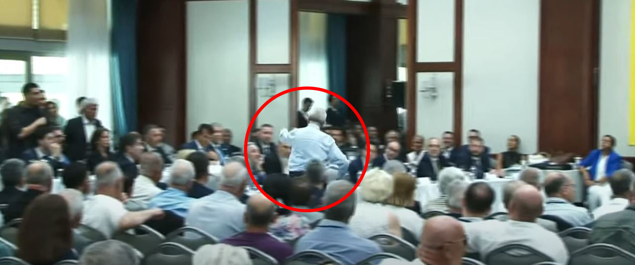 Ali Koç konuşurken kürsüye çıkan Aziz Yıldırım'dan olay hareket: Salonda kıyamet koptu