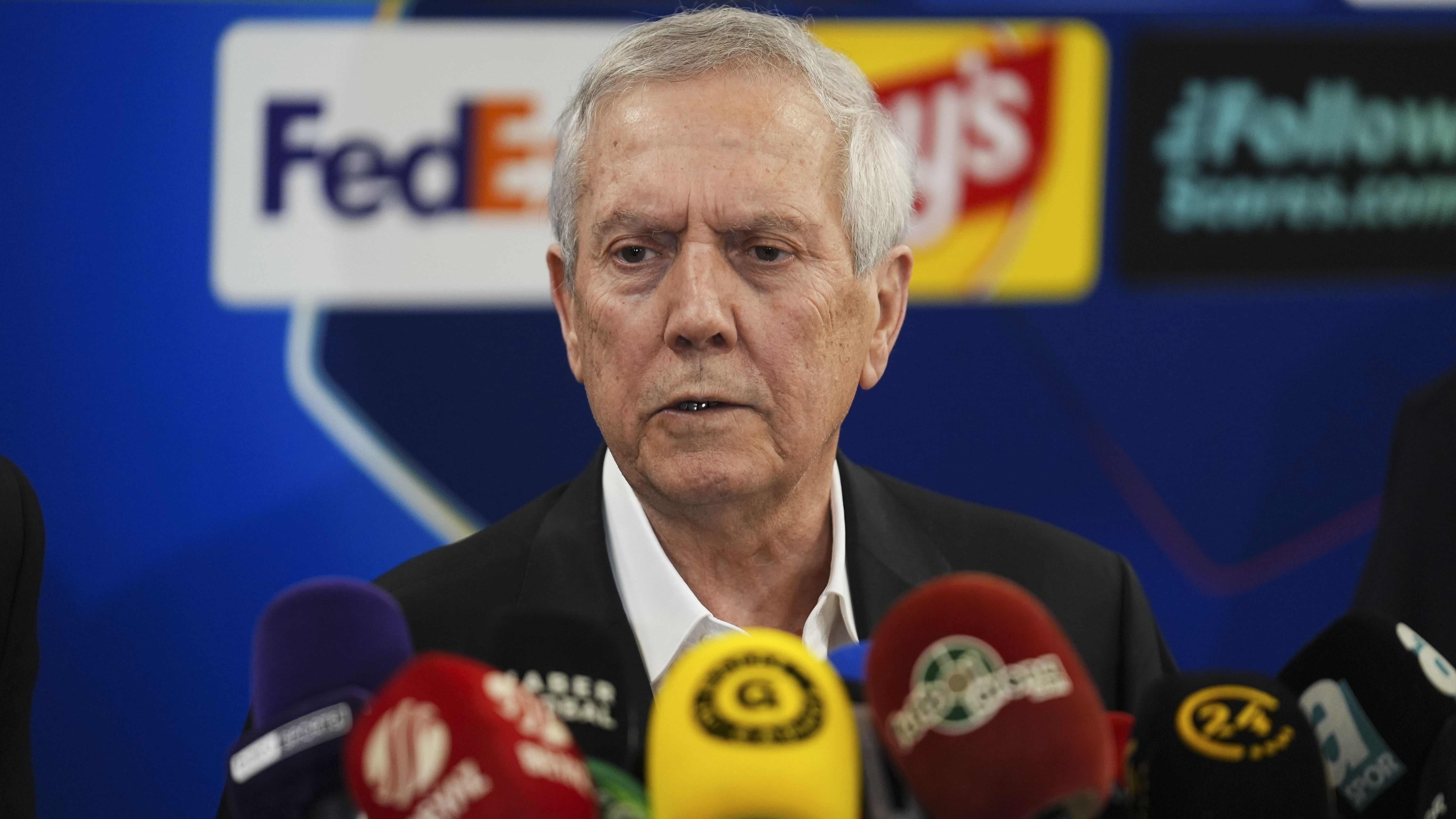 Kadıköy'de istifa krizine Aziz Yıldırım müdahalesi: "İsmail Kartal görevinin başındadır"