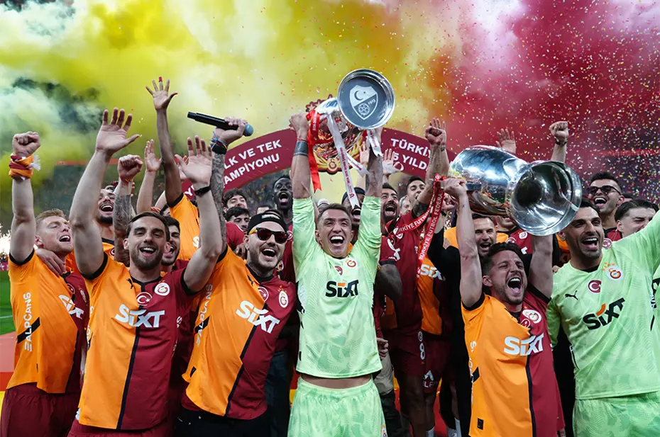 Galatasaray şampiyonluğu taraftarlarıyla kutladı - 14