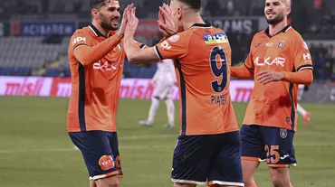 Başakşehir, Sivasspor engelini hücumcularıyla geçti