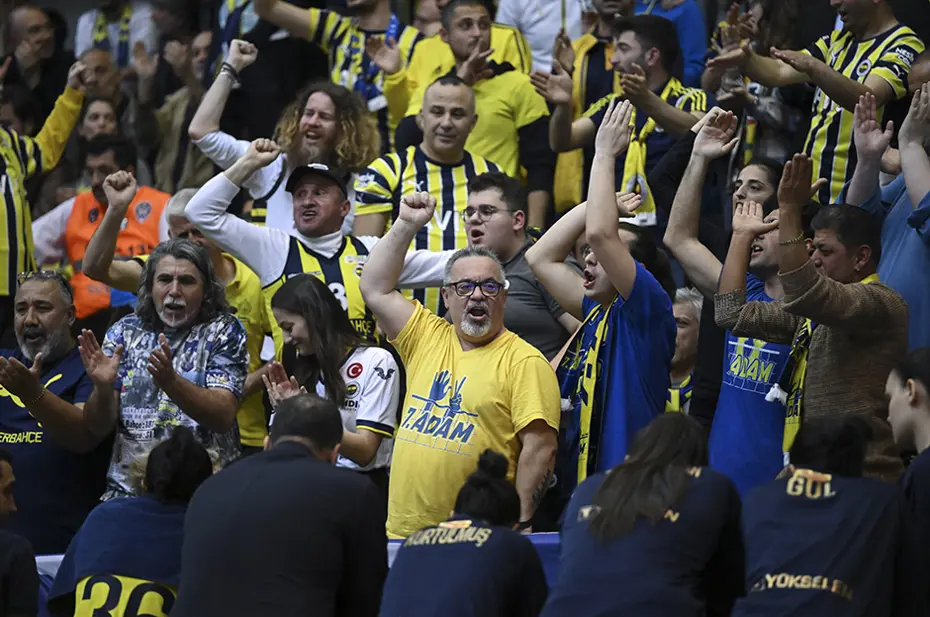 Fenerbahçe şampiyonluk kupasını kaldırdı - 22 Fenerbahçe şampiyonluk kupasını kaldırdı - 22