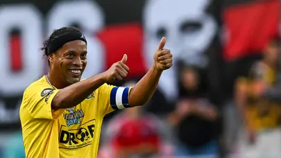 Flaş aşk iddiası: Ronaldinho gönlünü Survivor'ın güzeline mi kaptırdı?