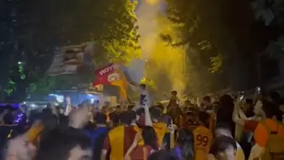 Galatasaraylı taraftarlar Florya'da şampiyonluğu bekliyor