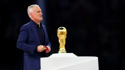 Didier Deschamps imzayı attı! 14 yıl...