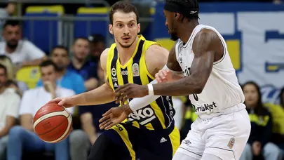 Fenerbahçe Beko derbiyi kazanarak seride öne geçti