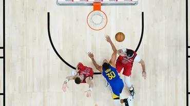 Stephen Curry yıldızlaştı, Golden State Warriors farklı kazandı