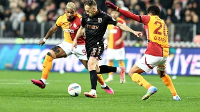 Samsunspor-Galatasaray maçında ilk yarıya damga vuran pozisyon: İşte Riva'dan gelen görüntü