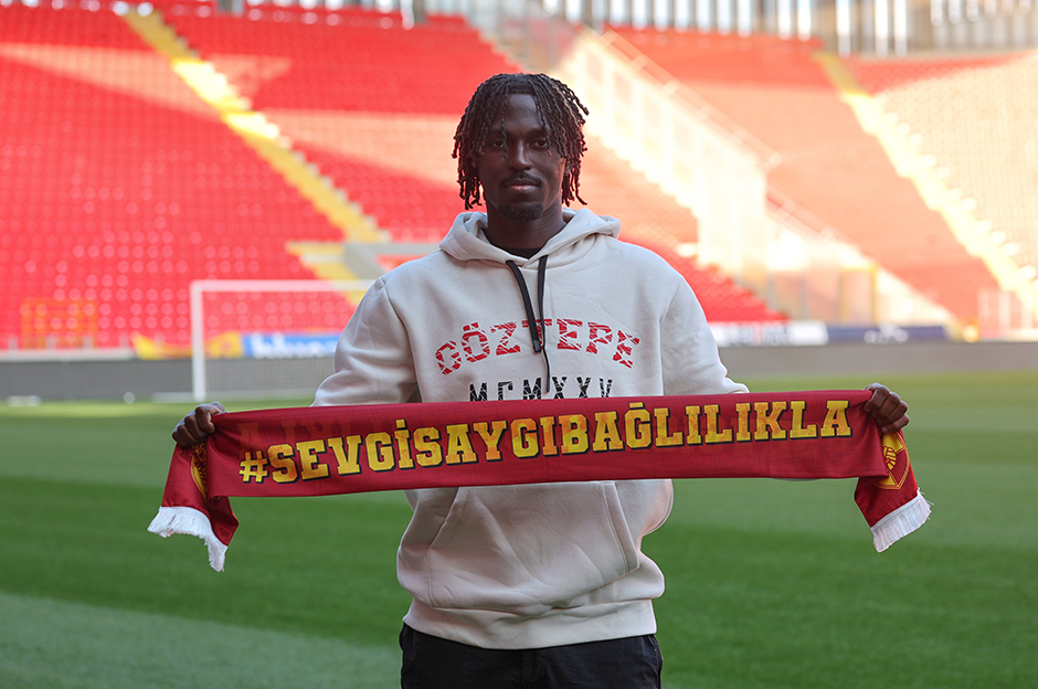 Göztepe, eski Manchester United'lı oyuncuyu açıkladı