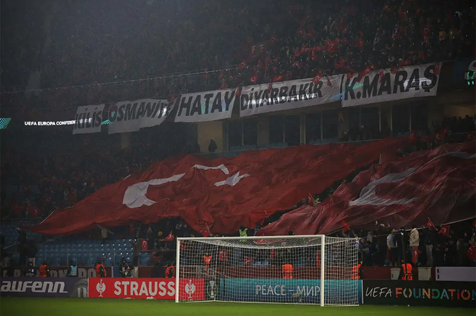 Maç öncesi Trabzon'da koreografi: Hep birlikte olacağız - 3