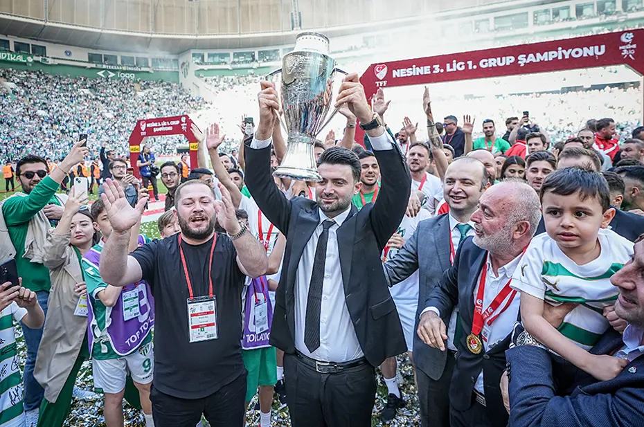Bursaspor şampiyonluk kupasını 45 bin kişinin önünde aldı - 5