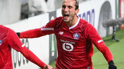 Yusuf Yazıcı'ya maç sırasında hırsızlık şoku