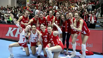 İzmir'in voleyboldaki 13 yıllık hasreti bitti